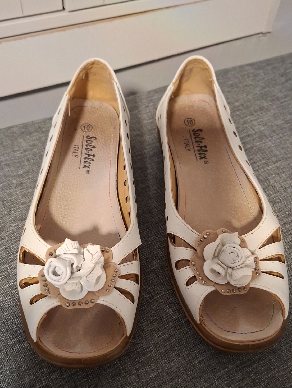 Italy‎ White Floral Peep-Toe Comfort Flats